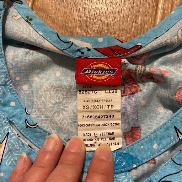 DICKIES Blue  Winter Snowman Theme Scrub Top Shirred Back Pockets (Size XS) - Picture 3 of 7